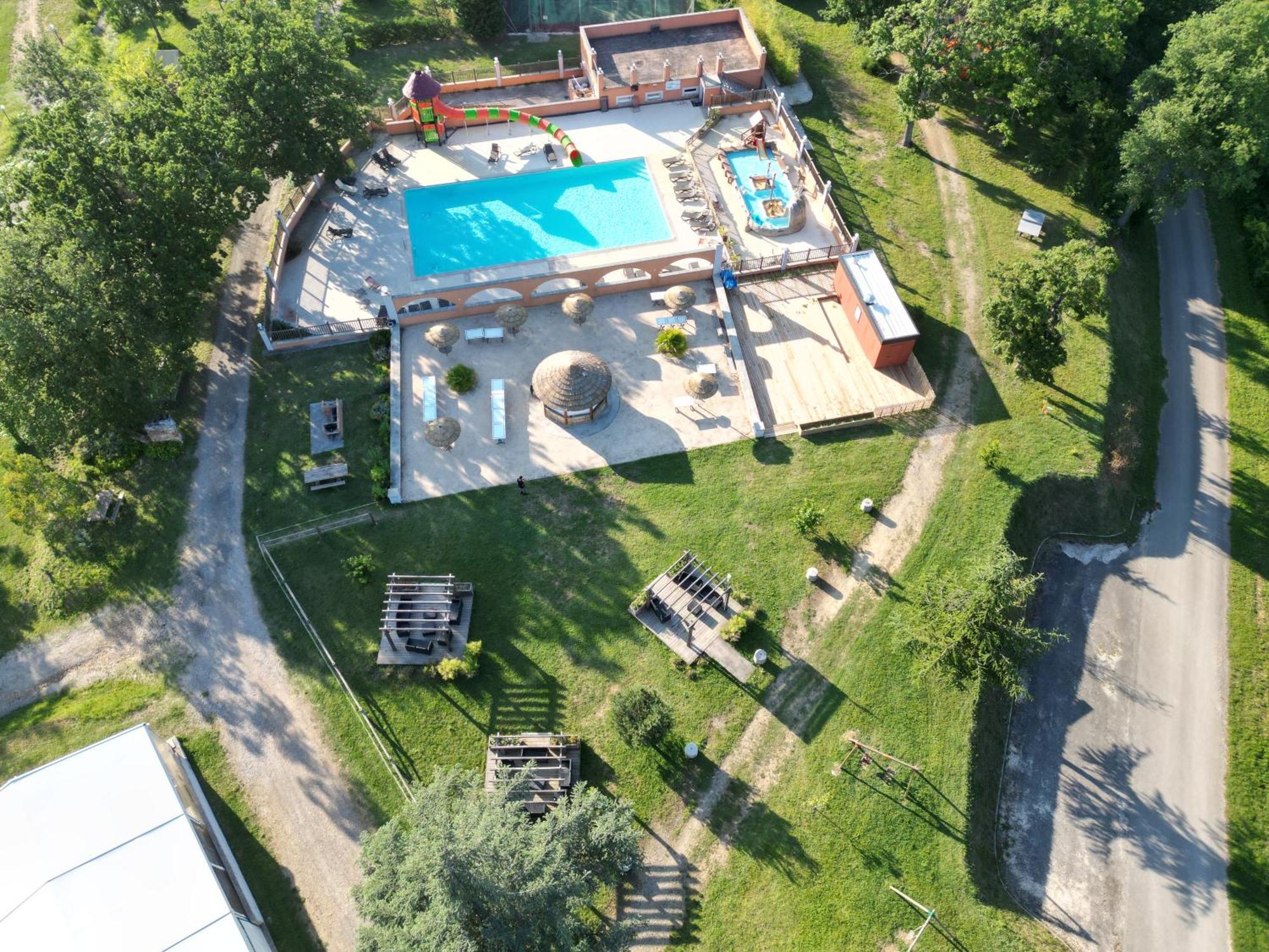 Camping Domaine De Senaud Albon Eksteriør billede