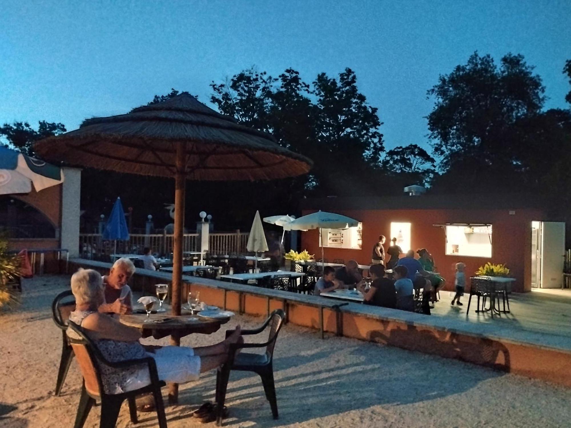 Camping Domaine De Senaud Albon Eksteriør billede
